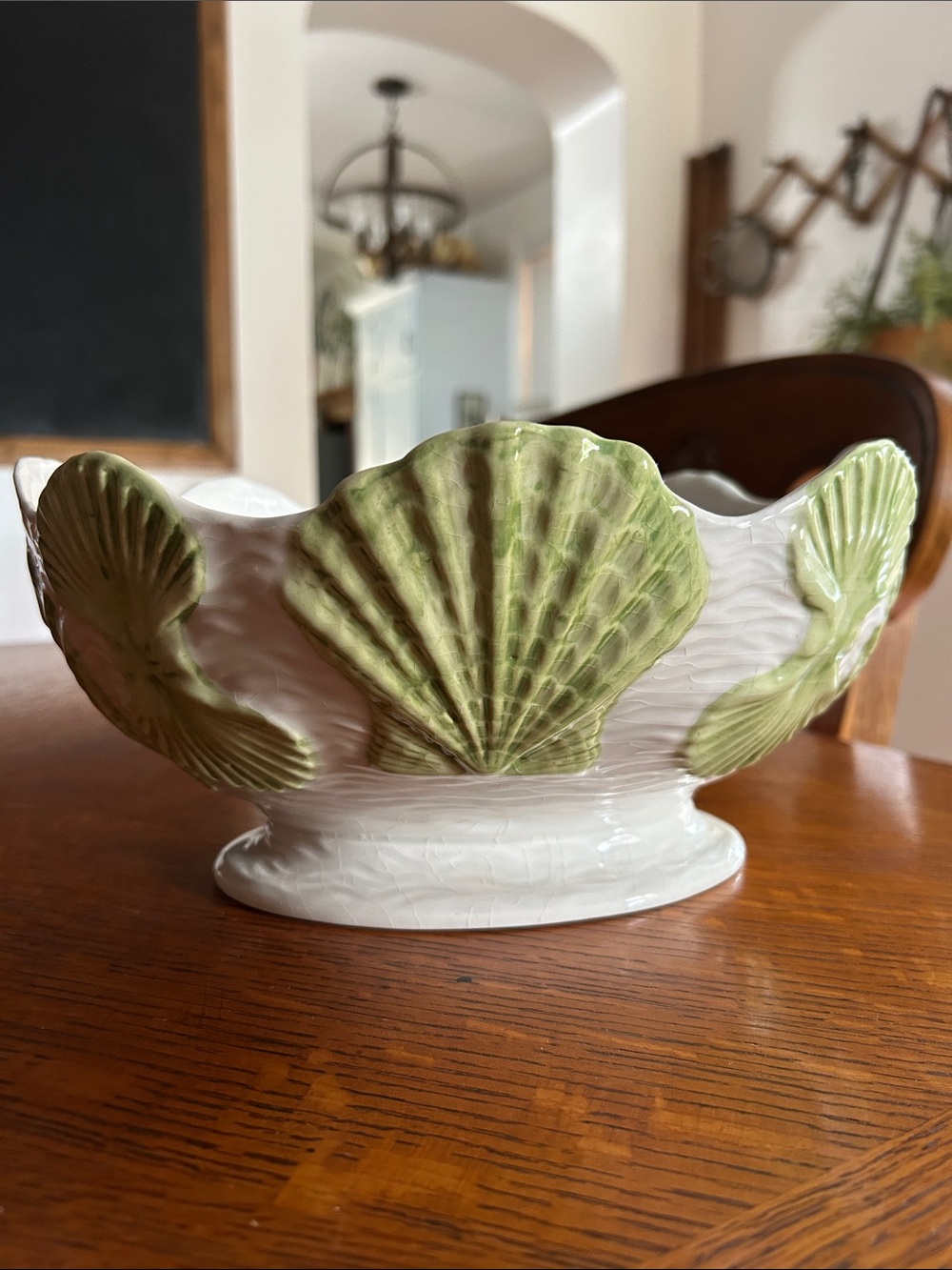 Mottahedeh Design Ceramic Shell Motif Centerpiece Bowl in White and Green